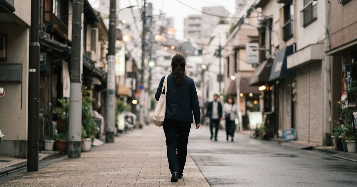 代々木周辺の静かな街並みと歩道の様子